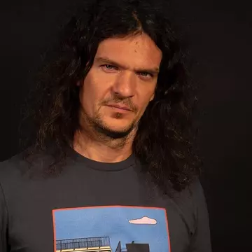 Tudor Chirilă, revoltat că se fumează în instituțiile publice! A surprins o angajată de la Teatrul de Comedie cu țigara și a luat atitudine