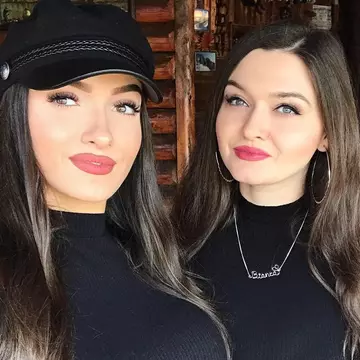 Ce mamă frumoasă are Viviana Sposub! Iubita lui George Burcea și sora ei îi seamănă izbitor