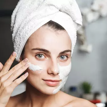 4 măști pentru față pe bază de fructe ce te scapă de riduri. Cum să le pregătești acasă