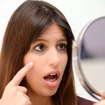 Cum să scapi de cearcăne. Rutina care îți va șterge petele negre de sub ochi