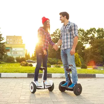 Hoverboard-ul, soluția pentru deplasări rapide și momente de distracție 