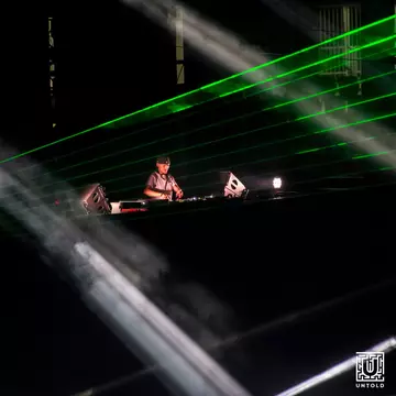 5 ani de la decesul lui Avicii. UNTOLD celebrează viața celui care a schimbat muzica electronică printr-o premieră LIVE a singurului show din România