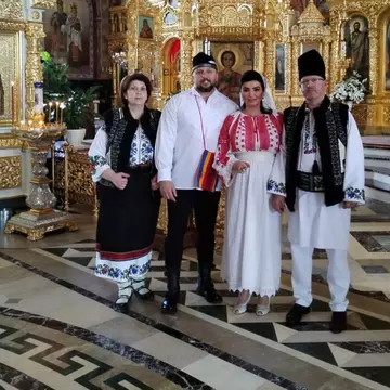 Adriana Bahmuțeanu s-a căsătorit religios cu George Restivan în Ucraina. "Ne-am îndeplinit visul de a ne cununa la o mănăstire istorică"