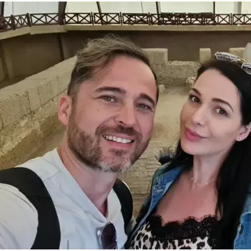 Ce își reproșează Dinu Maxer în relația cu Deea. Cu cine s-a mutat bruneta după divorț