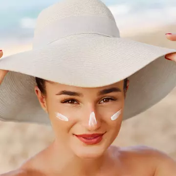 5 sfaturi de la dermatolog pentru o piele sănătoasă. Cum îngrijim tenul la schimbarea anotimpului