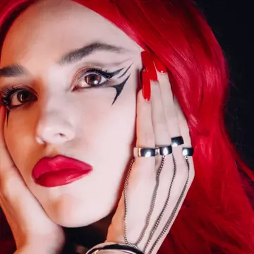 Ava Max, artista Sweet, deloc Psycho, ajunge pentru prima dată la un festival din România, la UNTOLD