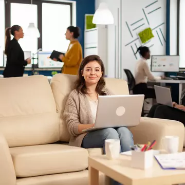 Îți dorești un job care să încurajeze starea de bine? Iată 5 beneficii inedite pentru angajați, promovate de unele companii
