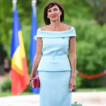 Carmen Iohannis nu va participa la greva profesorilor de luni. Prima doamnă a României se va prezenta la școală
