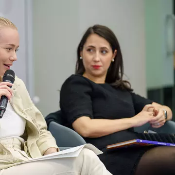 Trei îndemnuri de la Cătălina Buliga, economistă, pentru un viitor financiar stabil: alegeri pe termen lung, decizii echilibrate și deschidere la schimbări