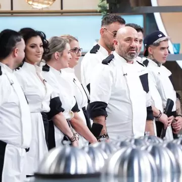 Cine este primul concurent eliminat de la Chefi la Cuțite. Chef Cătălin Scărlătescu a pierdut un concurent