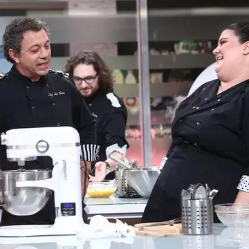Claudia Radu, de la "Chefi la cuțite", nu se mai oprește din slăbit și a ajuns de nerecunoscut. "Viața la -60 kg!" Ce mănâncă acum