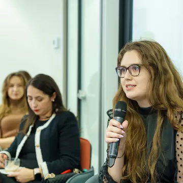 CRISTINA PREDA, studentă: „Împarte-ți bugetul în categorii, acordă importanță carierei, învață cum să investești cu cap”
