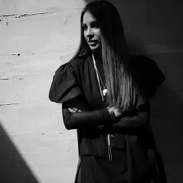 Designerul Diana Nicolaie debutează pe scena artistică cu o expoziție ieșită din tipare, curatoriată de Ioana Ciocan