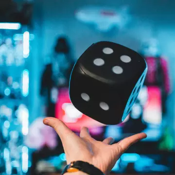 De ce este jucatul într-un cazinou online atât de distractiv?
