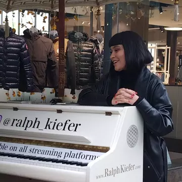 Irina Rimes a lansat o piesă pe străzile din Munchen. Cum sună „Gelos” / Video exclusiv
