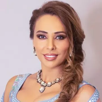 Iulia Vântur, apariție spectaculoasă la premiile Academiei Internaționale de Film Indian. Cât costă rochia vedetei