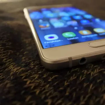 5 lucruri pe care să le ai în vedere atunci când vrei să-ți cumperi un telefon mobil nou