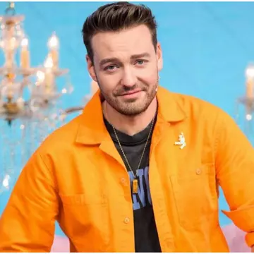 Alexandru Abagiu, jurat “Bravo, ai stil!”, despre tendințele în modă: “Denim învechit, cămăși uzate, t-shirts cu nume de band-uri” / Exclusiv