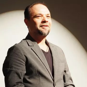Alex Conovaru, schimbare de look pentru serialul Groapa, de la Pro TV: "Nu ești actor dacă nu ai probleme cu banii"/ Exclusiv