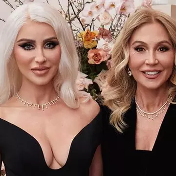 Cine este și cu ce se ocupă fiica „reginei sprâncenelor", Anastasia Soare. Norvina a fost pregătită să preia frâiele afacerii familiei