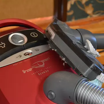 Lansarea primului aspirator - cum a revoluționat acest electrocasnic viața gospodinelor din întreaga lume?