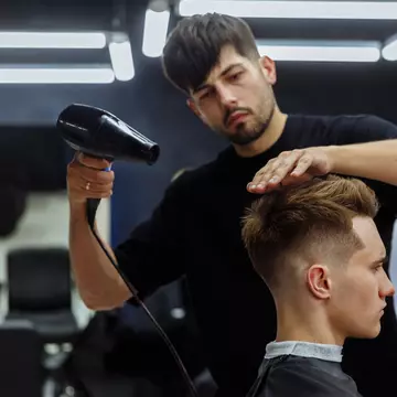 Cursuri frizerie pentru începători sau cum să ai acces rapid la o meserie de viitor