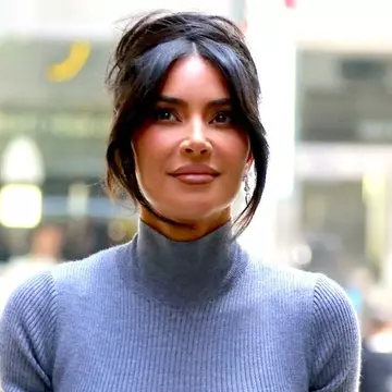 Kim Kardashian, într-o rochie aproape inexistentă, la o nuntă. Ce au purtat Justin și Hailey Bieber