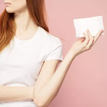 Studiu: Cât de predispusă ești problemelor cu greutatea sau riscului apariției cancerului în funcție de vârsta primei menstruații