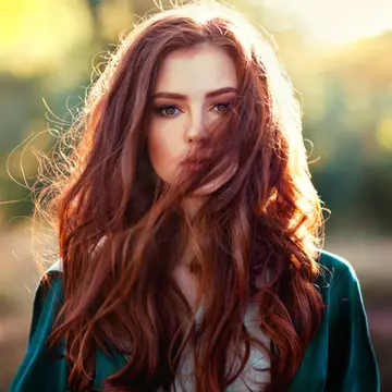 Semne că ai părul deteriorat. Cum îi poți schimba aspectul