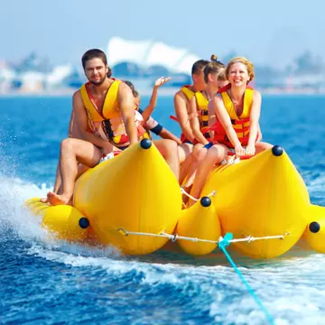 Cât de periculoase pot fi sporturile pe care le practicăm în vacanță, la mare. Avertizarea medicilor