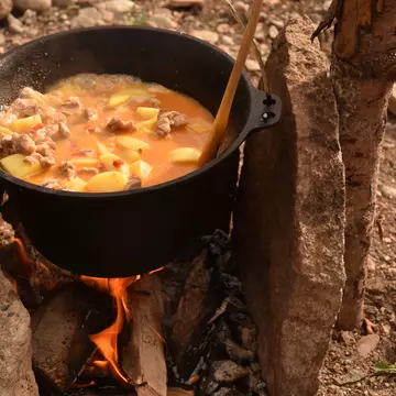 3 idei de rețete delicioase pe care să le prepari într-un ceaun de fontă