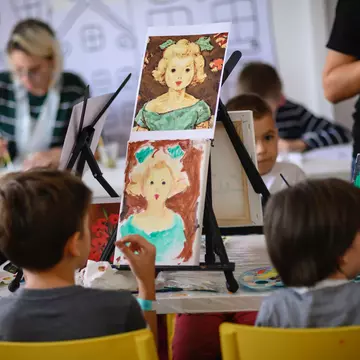 Copiii sunt invitați în vacanța de vară la Art Safari Kinder! Brâncuși, Tonitza, Luchian, Artachino bat telefoanele și tabletele