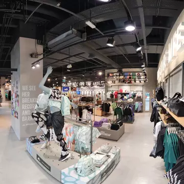 Adidas redeschide magazinul din Iulius Mall din Suceava, remodelat sub formă de concept store
