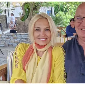 S-au lăsat duși de val! Bebe Cotimanis și-a dus iubita în Grecia