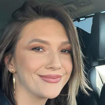 Cu ce problemă s-a confruntat Adela Popescu în timpul zborului spre Croația. Actrița și Radu Vâlcan, prima vacanță fără copii / Video