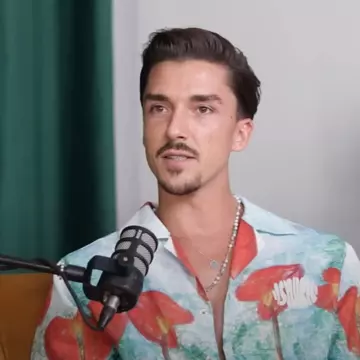 Cum au reacționat părinții lui Emil Rengle când le-a spus că este gay: „Pe tata l-am evitat cel mai mult” / Video