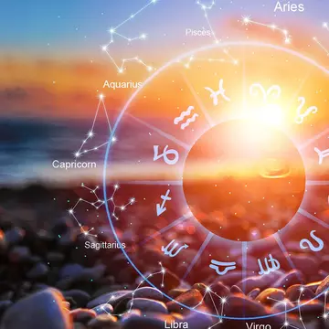 Horoscop luna august 2023. Leii, printre cei mai norocoși nativi. Probleme la locul de muncă pentru Vărsători