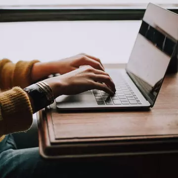TOP 6 beneficii ale unui laptop pentru un elev la liceu