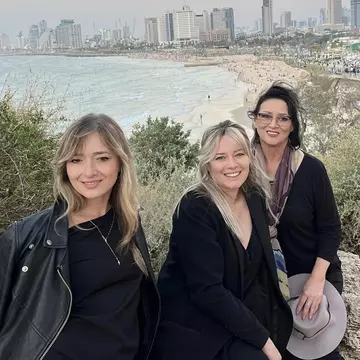 Ce relație are Laura Cosoi cu mama ei: "Nu și-a imaginat că o să am trei copii!" / Exclusiv