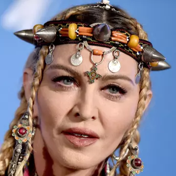 Cum era Mircea Zara să îi rupă piciorul Madonnei. Artista are acum probleme de sănătate