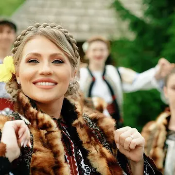 Mirela Vaida, cu fata la coafor pentru o schimbare radicală de look. "Am făcut-o!" Carla este acum de nerecunoscut