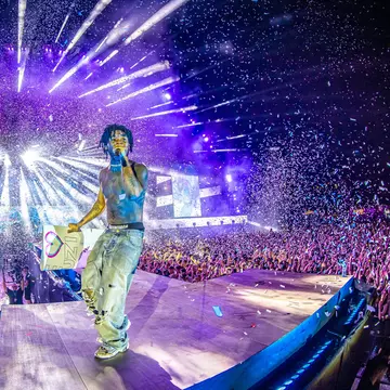 FESTIVALUL NEVERSEA, ZIUA 1- PESTE 65.000 DE PARTICIPANȚI. LIL UZI VERT A FĂCUT UN SHOW TOTAL PE MAINSTAGE, ZECILE DE MII DE FANI AU CÂNTAT ALĂTURI DE RAPPER-UL AMERICAN