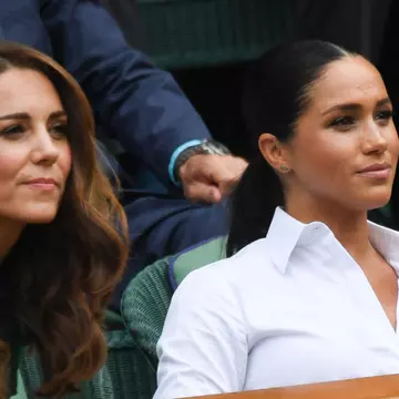 Regula pe care Kate Middleton și Meghan Markle au încălcat-o la Wimbledon. Accesoriul pe care nu ar fi trebuit să-l poarte