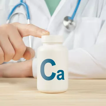 Simptomele lipsei de calciu: 7 semne pe care nu trebuie să le ignori