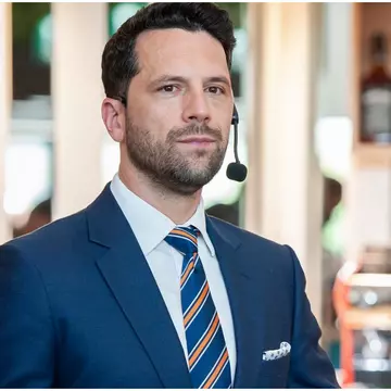 Cum se înțelege Adrian Nartea cu mama sa, considerată mână de fier în toată familia: "E greu să îi faci față în orice fel" / Exclusiv