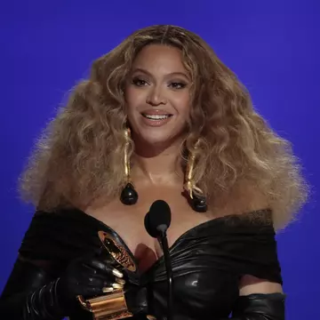 Beyonce a purtat două ținute create de un român din Bacău în cadrul turneului mondial Renaissance. Cine e Cosmin Diaconu / Video