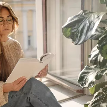 De ce adoră oamenii cărțile de ficțiune și ce titluri poți alege de la Colleen Hoover 