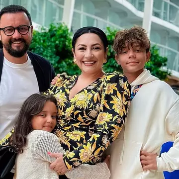 Cătălin Măruță și fiul lui poartă adidași de 2.000 de lei. Noi imagini din croazieră cu Andra și familia ei