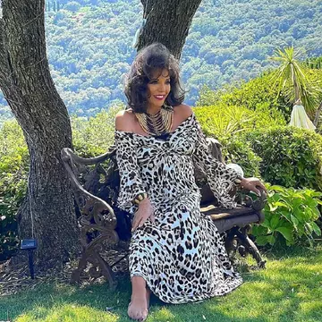 Joan Collins, apariție senzațională în costum de baie. Actrița din "Dinasty" are 90 de ani