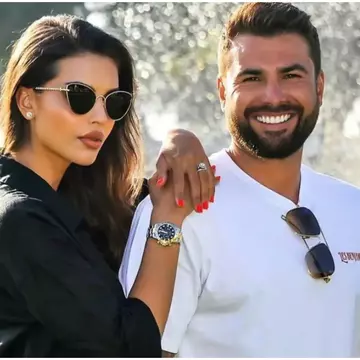 Soția lui Adrian Mutu dă tonul în modă. Cât costă perechea de blugi cu care Sandra a făcut senzație